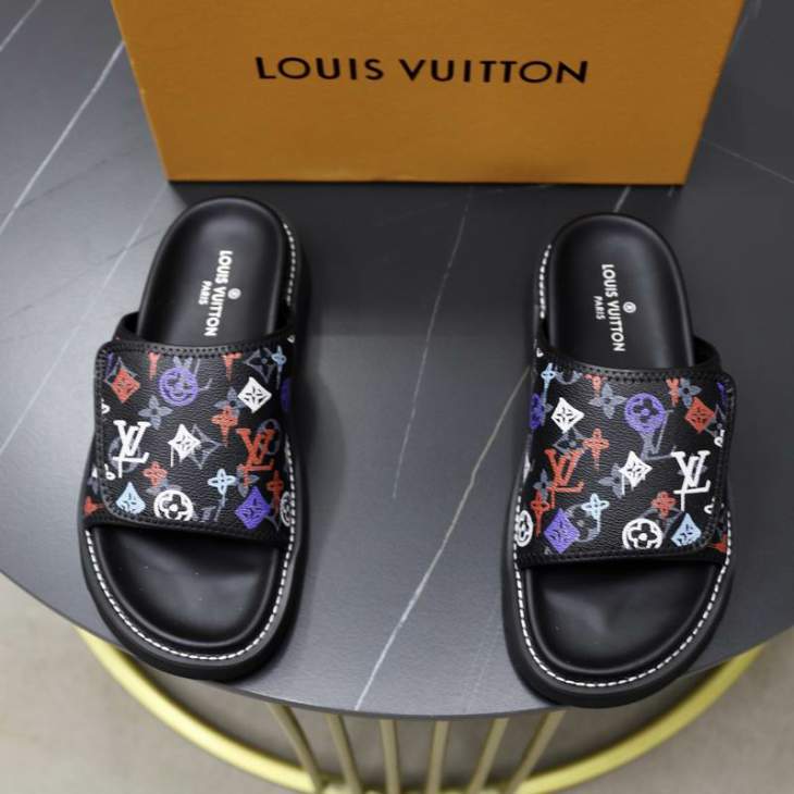 Picture of Louis Vuitton Slippers _SKULVsz38-45hnh0603940